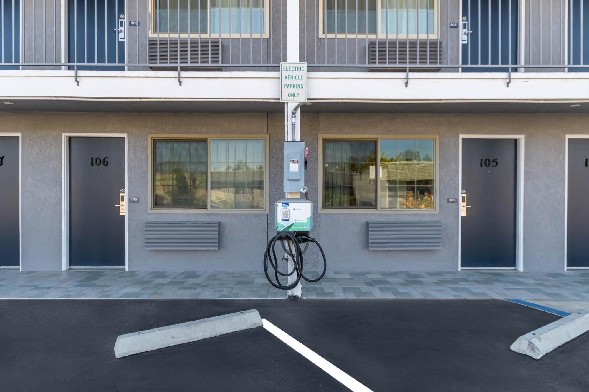 Hotel 6-willows, Ca 3*