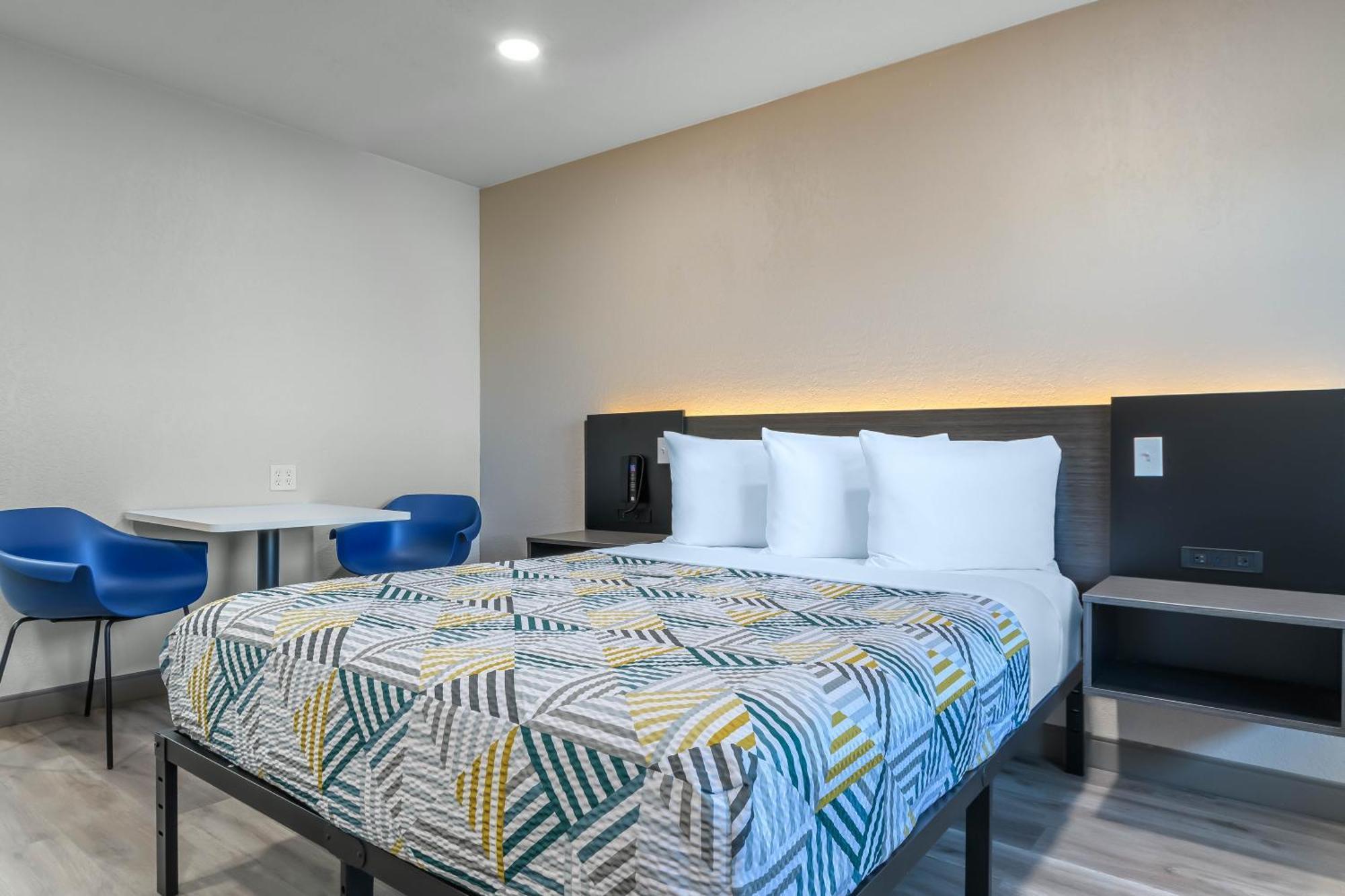 6-willows, Ca Hotel