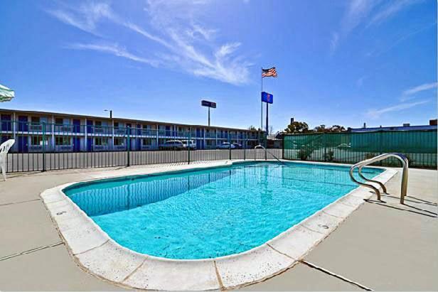 Hotel 6-willows, Ca